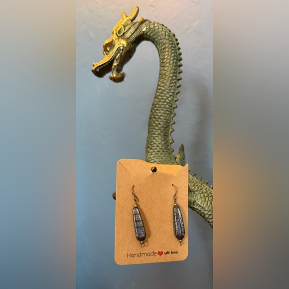 Elegant Lapis Earrings
Vintage lapis beads - Picture 3 of 4